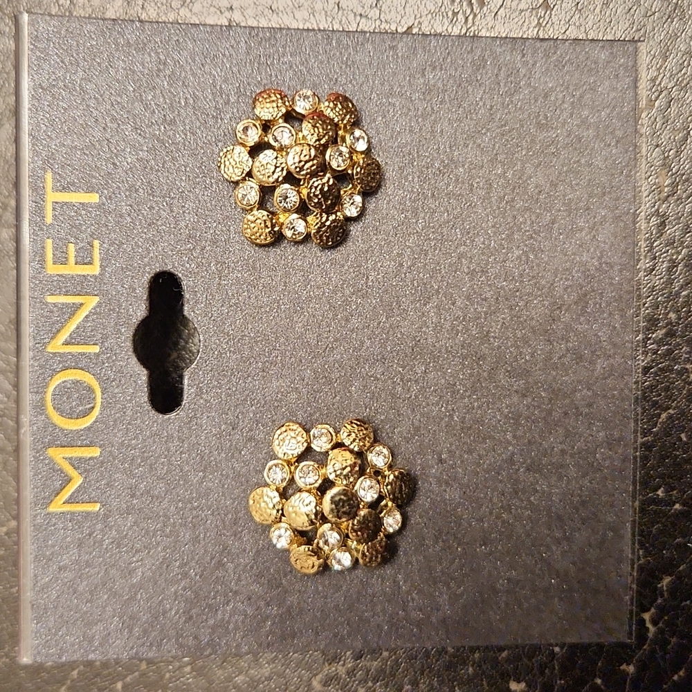 Monet earring gold and cubic zirconia diamonds. Very beautiful